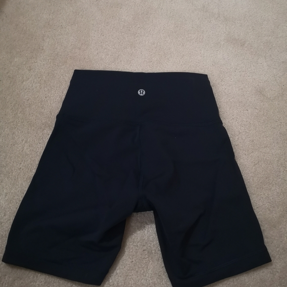 Lululemon Wunder Train Short 6" Size 4 - Picture 5 of 8